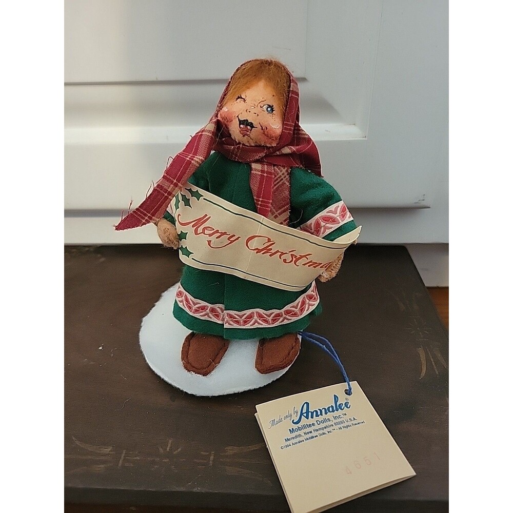 1994 Annalee 6.5" Child Caroler With Tag 4651 Merry Christmas Sign Kerchief Wink
